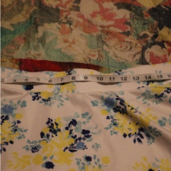 Torrid White Blue Floral Scuba Skater Skir… - Picture 3 of 8